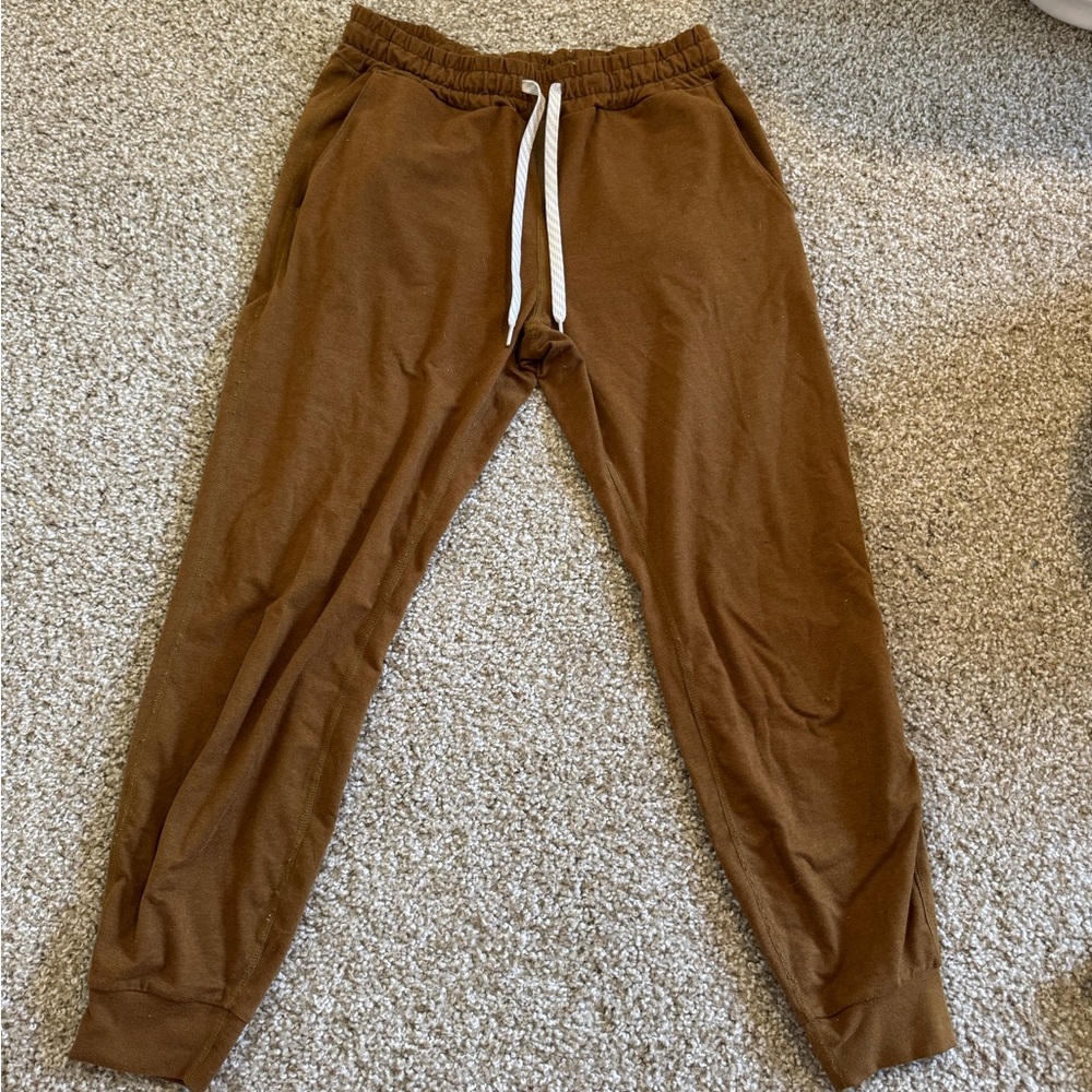 Vuori Brown Jogger Pants with White Drawstring
